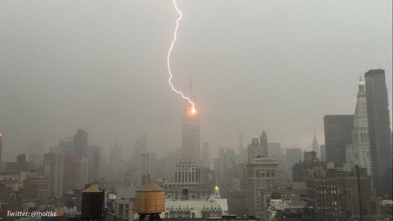 lightening hits empire state building